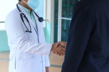 Czy&nbsp;ZUS kontroluje elektroniczne zwolnienia lekarskie – jak to&nbsp;wygląda w&nbsp;praktyce?