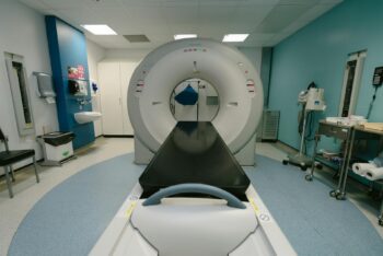 Rezonans magnetyczny – na&nbsp;czym polega MRI i&nbsp;kiedy jest wykonywany?