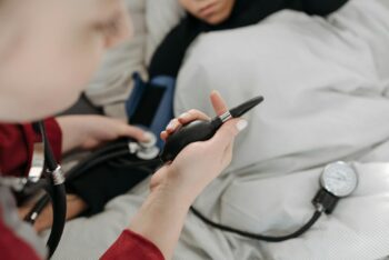 Wysokie tętno spoczynkowe – przyczyny, diagnostyka i&nbsp;znaczenie kliniczne tachykardii